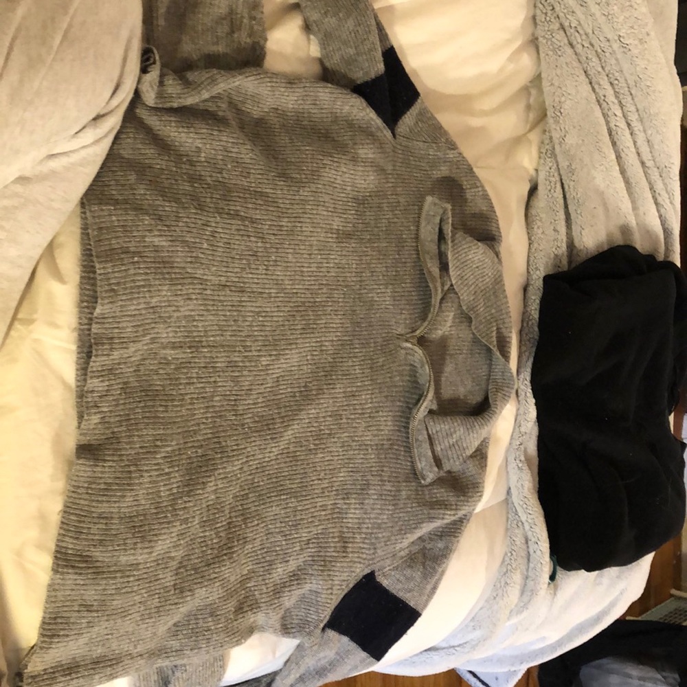 Brandy Melville pullover